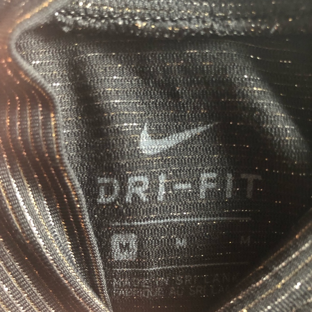 LIKE NEW NIKE RUNNING TOP - Picture 3 of 3